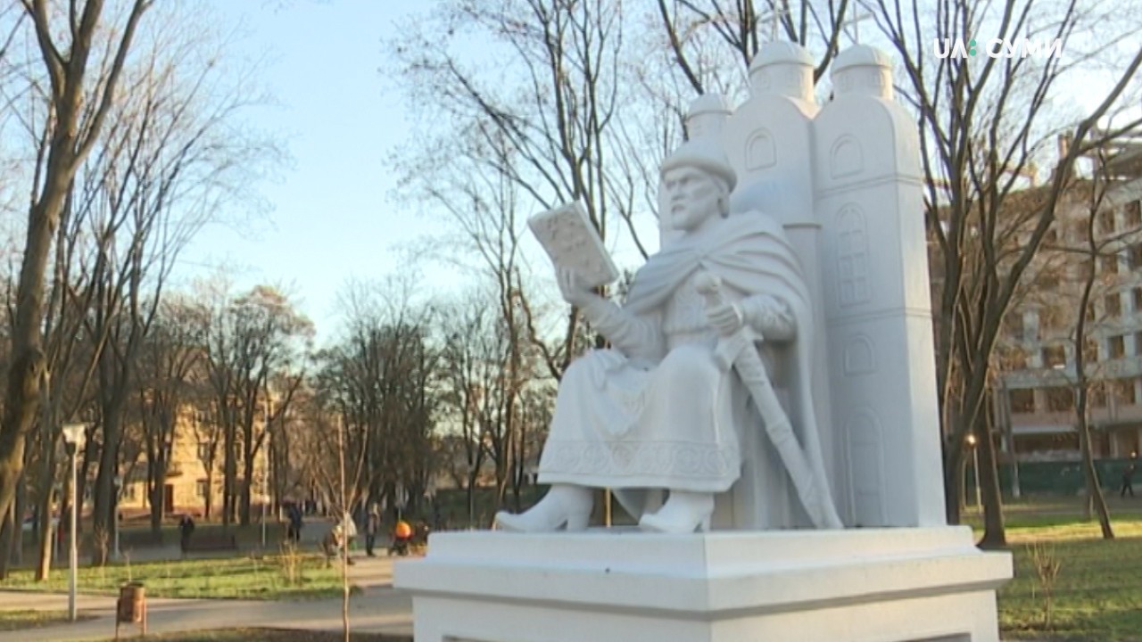 Демонтувати чи залишити: петиції про пам’ятник Ярославу Мудрому змагаються у Сумах