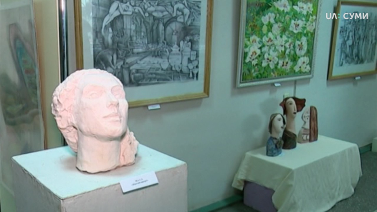 У Сумах відкрилась виставка жіночих художніх робіт
