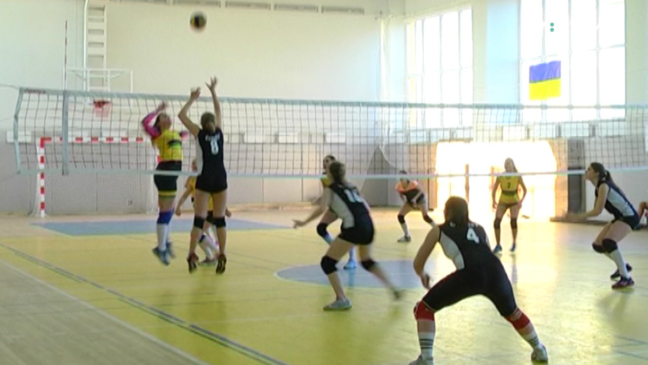 Дівчата розіграли нагороди чемпіонату області з волейболу у Сумах 