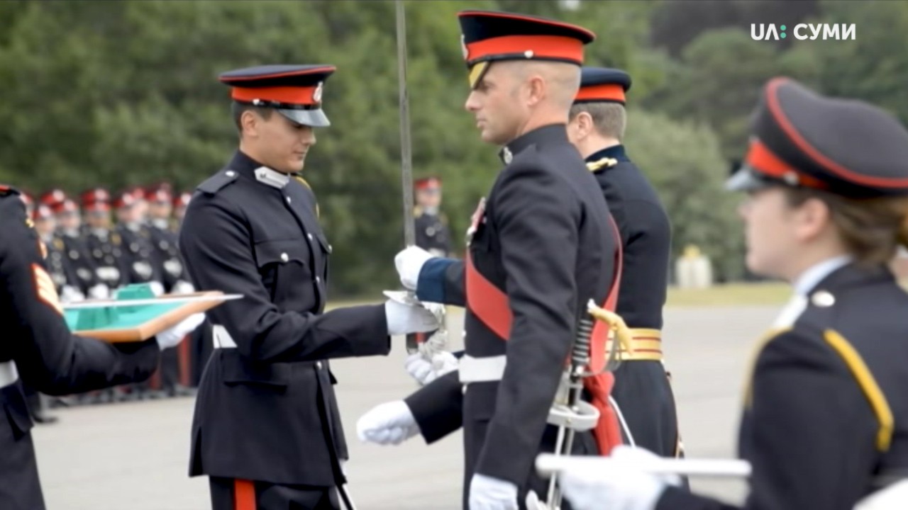 Сумчанин отримав Меч кращого випускника Королівської академії сухопутних військ Великобританії