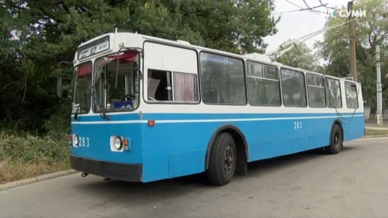 Аварія за участі тролейбуса та вантажівки сталася у Сумах