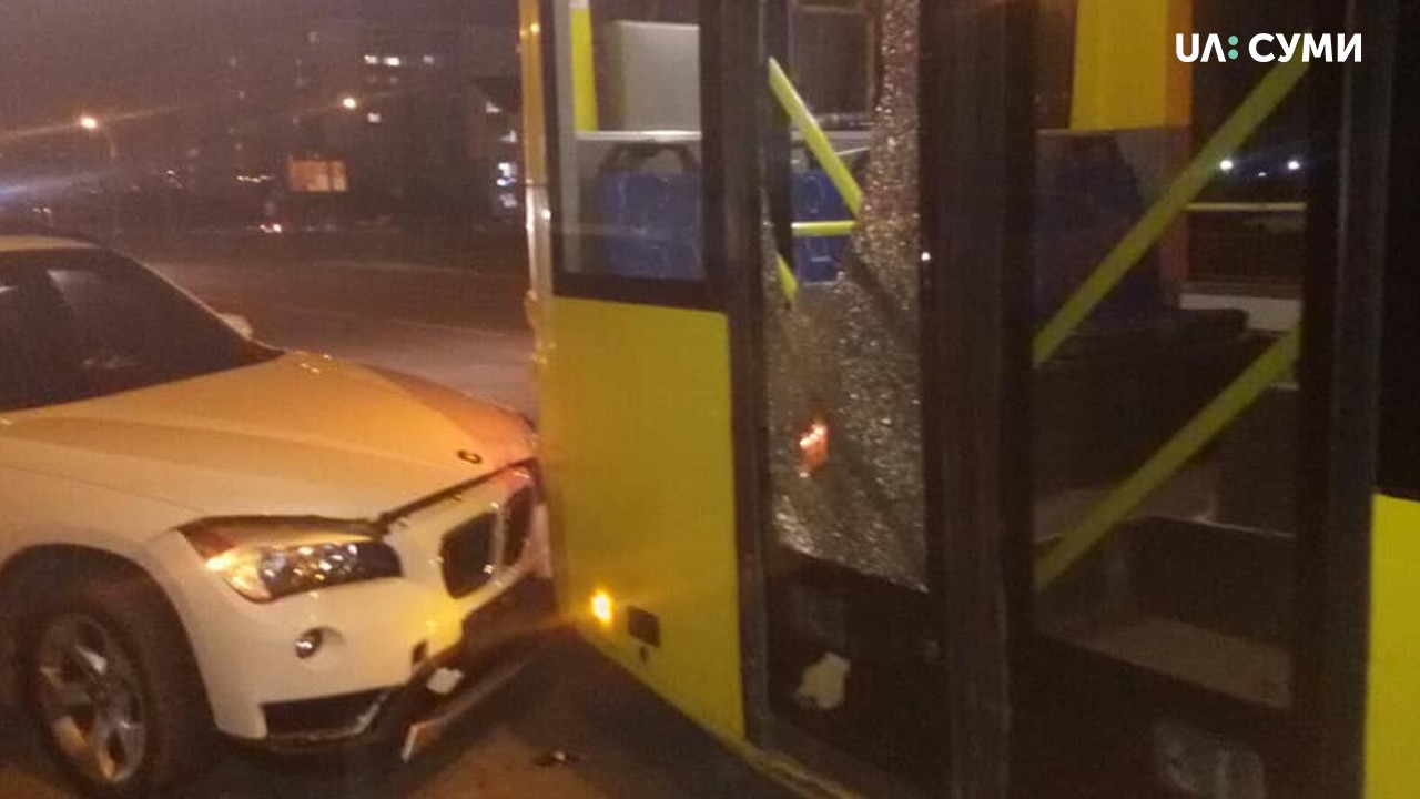 У Сумах сталася аварія за участю BMW та тролейбуса
