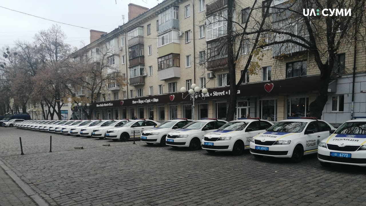 П’ять службових авто передали патрульній поліції Сумщини